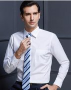 定制襯衫的價格與哪些因素有關？