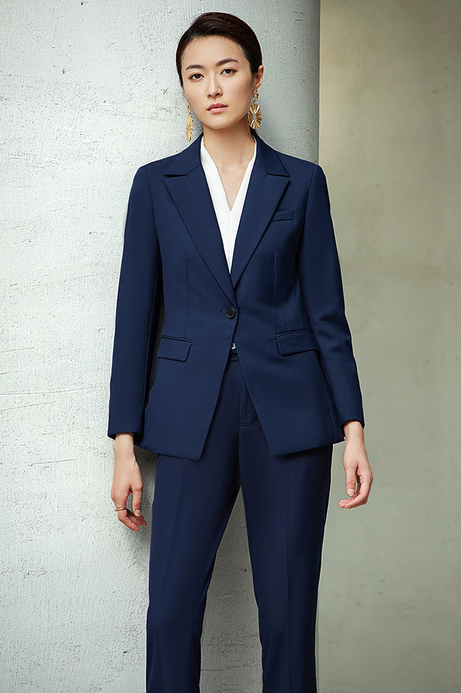 女款藍色職業(yè)西服定制款